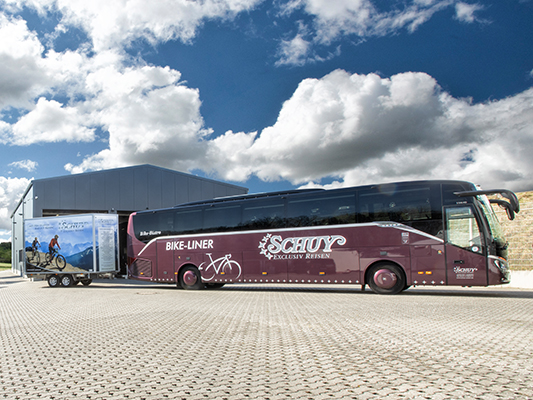 Schuy Exclusiv Reisen_Bistro-Bus_Bikeliner Fahrradanhänger