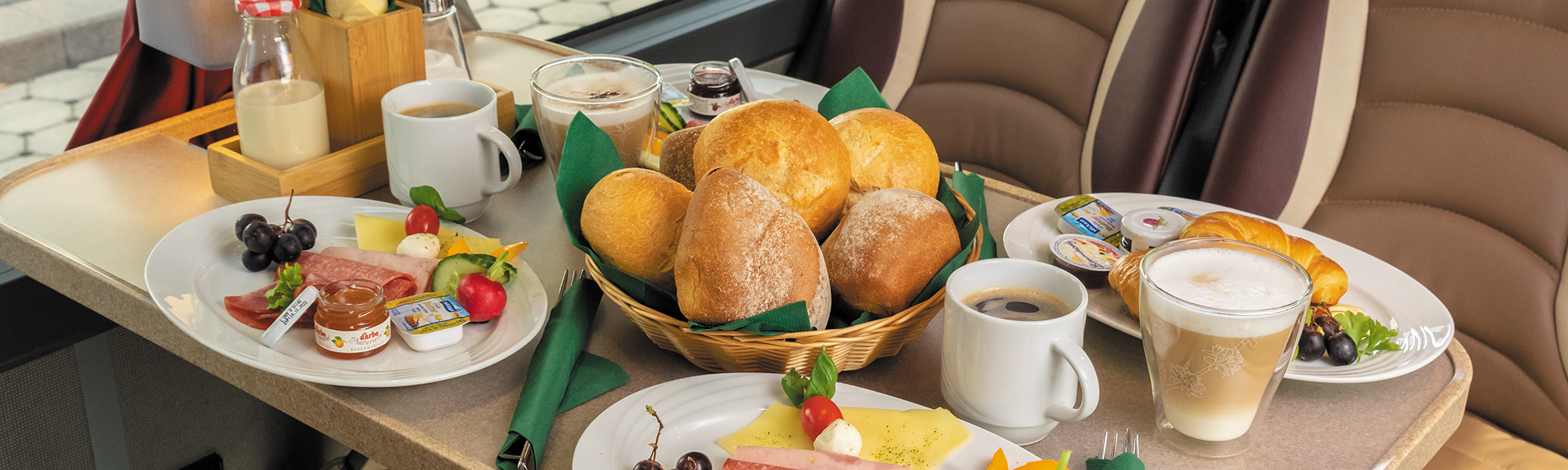 Schuy Exclusiv Reisen_Bordfruehstueck