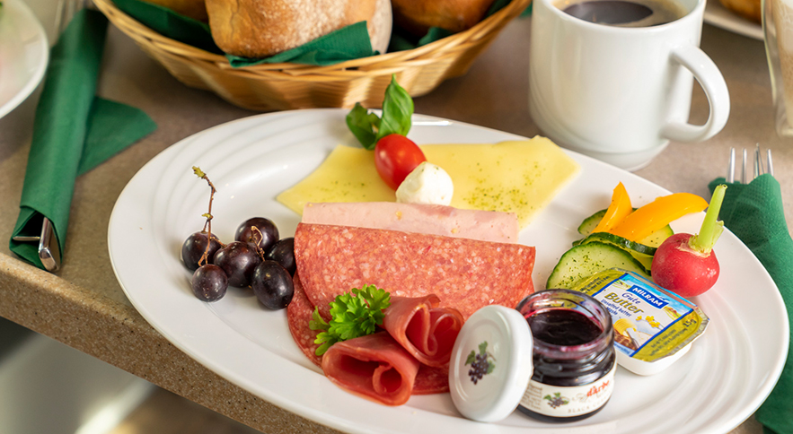 Schuy Exclusiv Reisen_Bordfruehstueck_Muntermacher