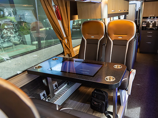 Schuy Exclusiv Reisen_Bistro-Bus_5 Bistro Bus Neoplan Platin Edition_Bistro