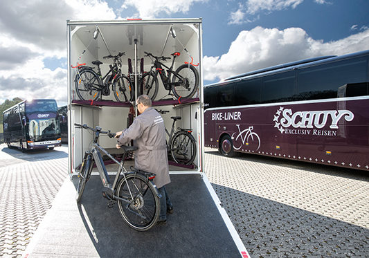 Schuy Exclusiv Reisen_Bistro-Bus_Bikeliner Fahrradanhänger