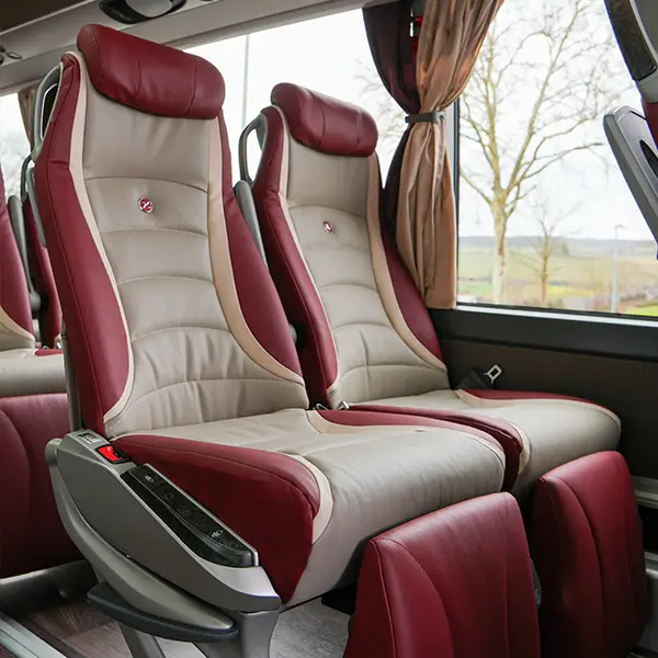 Doppelsitz in einem Schuy-SUPERIOR-Bistro-Bus.