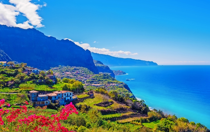 Panorama von Madeira-Insel, portugiesischer Archipel. Ponta de Sao Jorge an der Ozeanküste