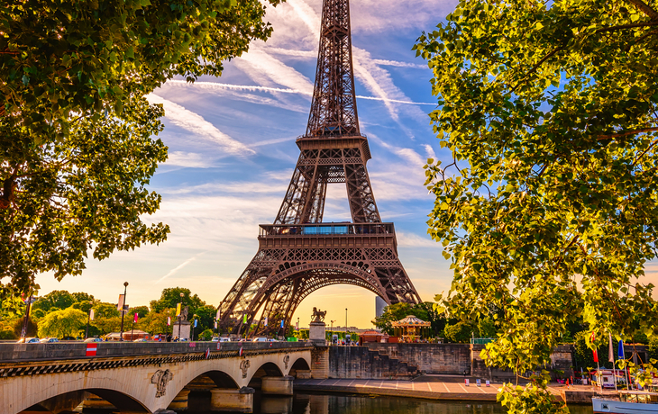 Eiffelturm und Seine in Paris