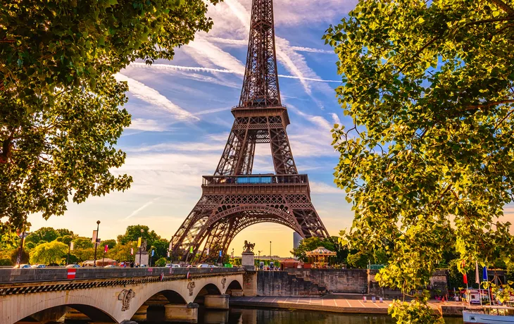 Eiffelturm und Seine in Paris