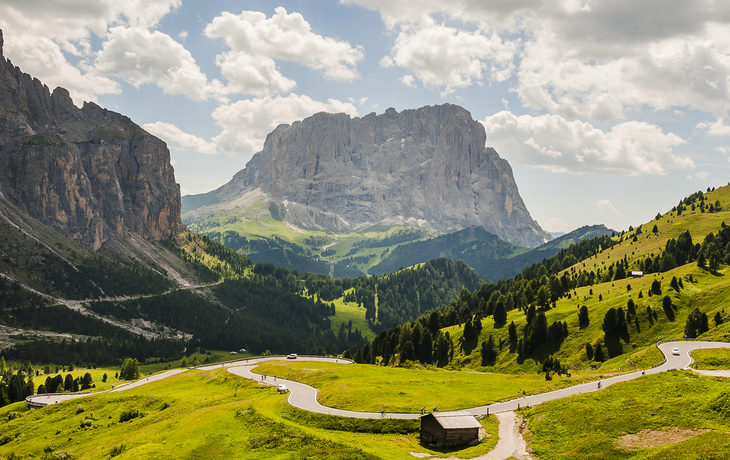 Grödner Joch: ein 2121m hoher Gebirgspass in den Südtiroler Dolomiten, Italien