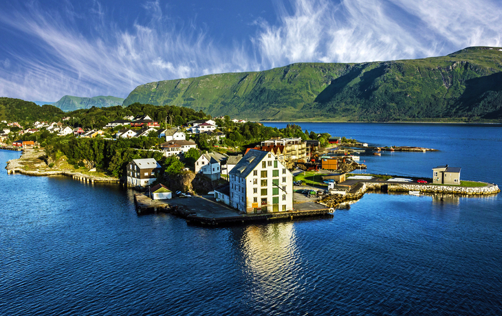 Hafenstadt Alesund am Eingang zum Geirangerfjord