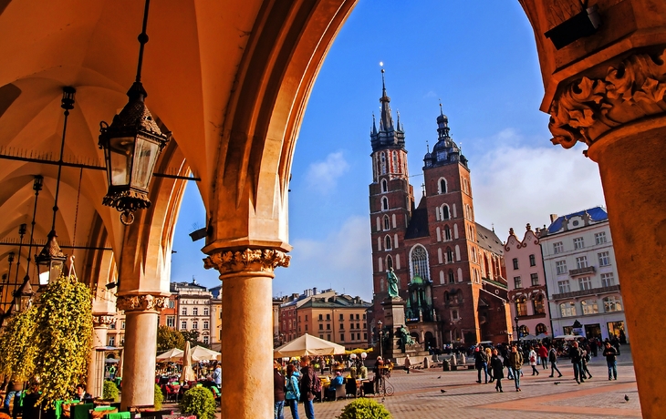 Blick von den Krakauer Tuchhallen auf die Marienkirche