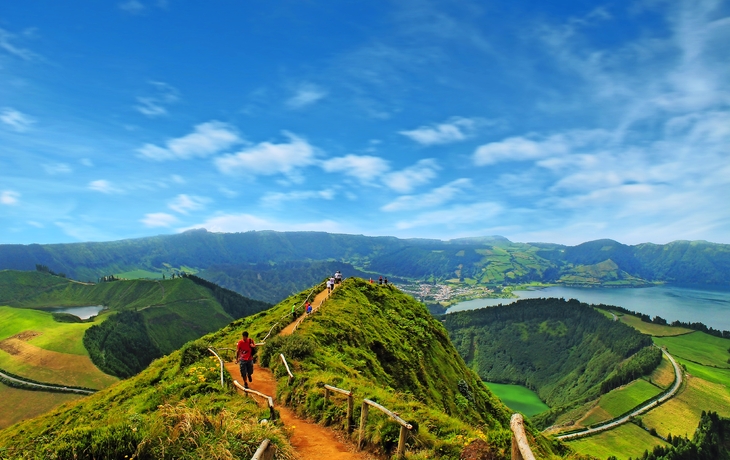 Wanderweg führt zu den Kraterseen des Sete Cidades auf São Miguel