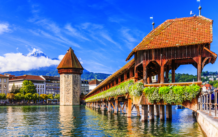 die Kapellbrücke ist das Wahrzeichen der Stadt Luzern in der Schweiz