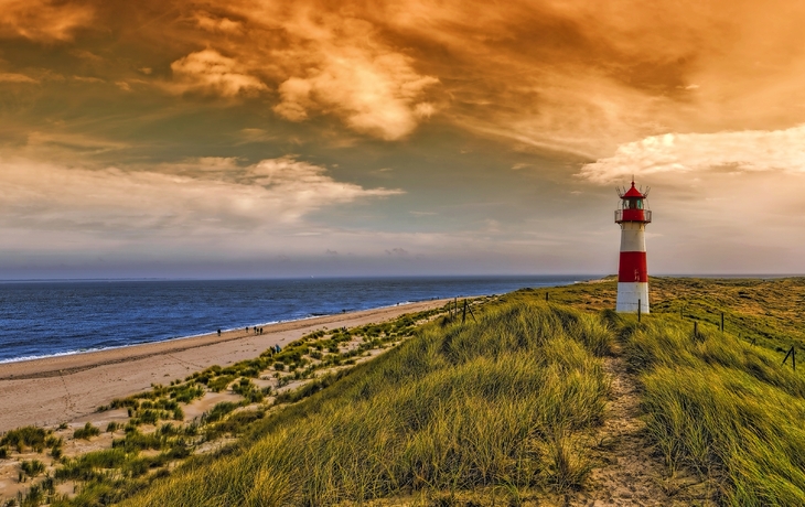 Panorama am Ellenbogen von Sylt im Abendrot