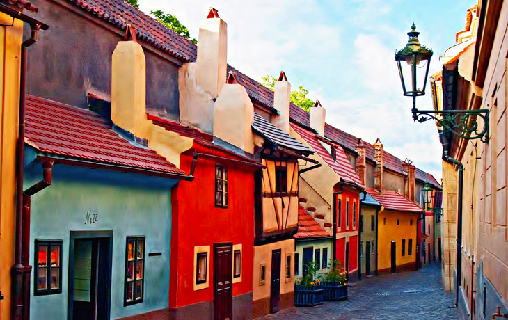 das Goldene Gässchen an der Innenmauer der Prager Burg, Tschechien