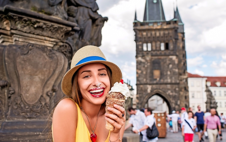 Trdelnik auf der Karlsbrücke in Prag