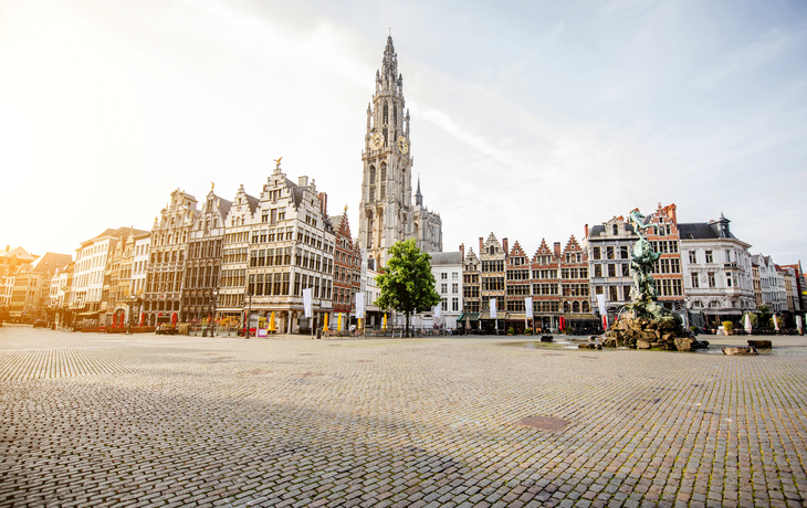 Morgenblick auf den Grote Markt in der Stadt Antwerpen