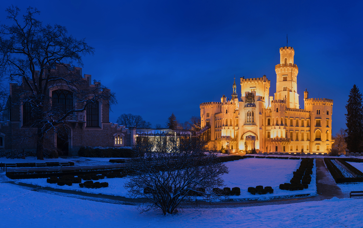 winterliches Schloss Hluboká nad Vltavou