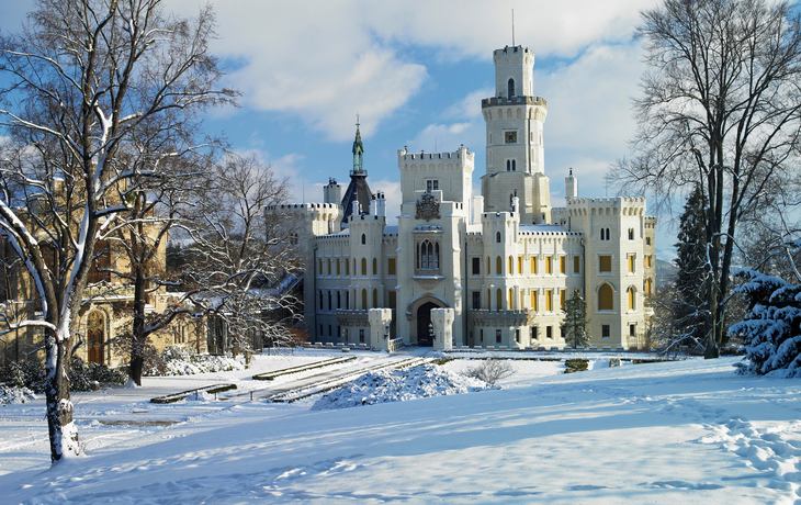 winterliches Schloss Hluboká nad Vltavou