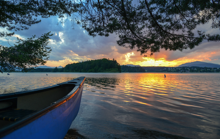 Sonnenuntergang am Faaker See in Kärnten, Österreich