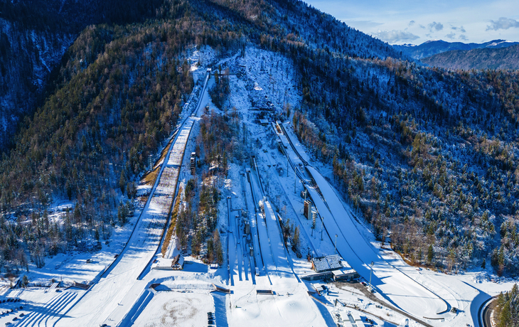 Planica, eingebettet in die Julischen Alpen in Slowenien, ist ein weltbekanntes Ziel für Skispringen und Wintersport