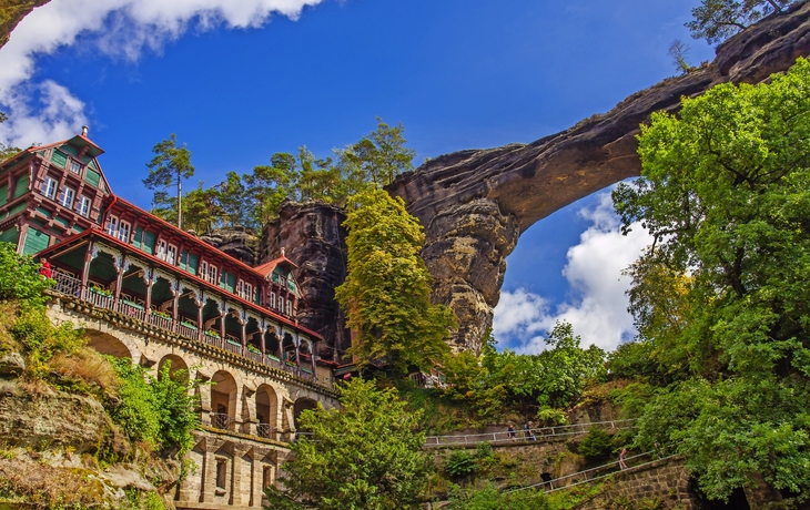 Prebischtor Das Symbol der Böhmischen Schweiz und größte Sandsteinfelsbrücke in Europa\u000A