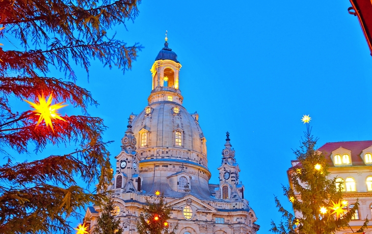 Weihnachtsmarkt auf dem Neumarkt in Dresden, Deutschland