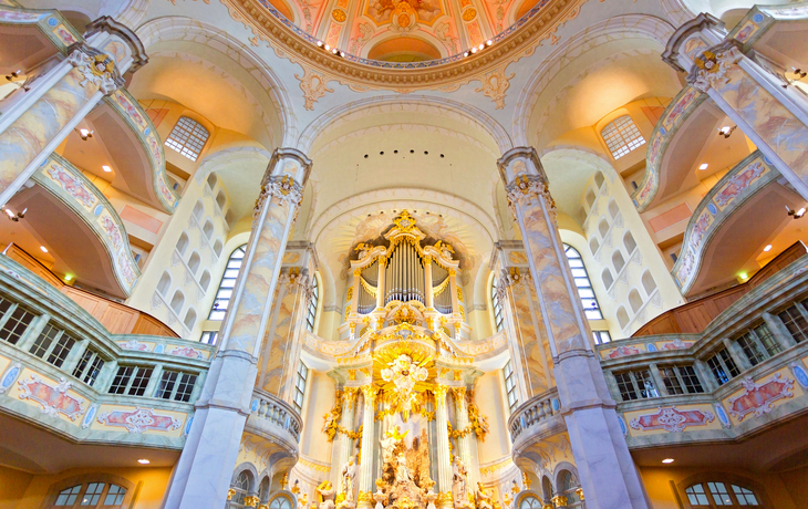 Innenarchitektur der Frauenkirche in Dresden, Deutschland