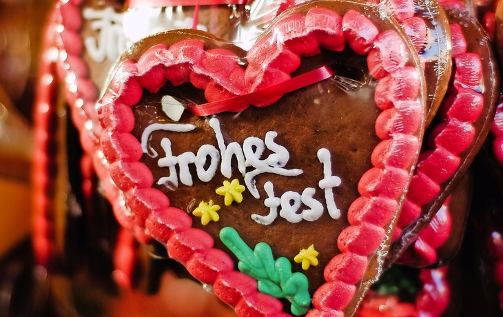 Lebkuchenherz an einem Stand auf dem Nürnberger Christkindlesmarkt, Deutschland