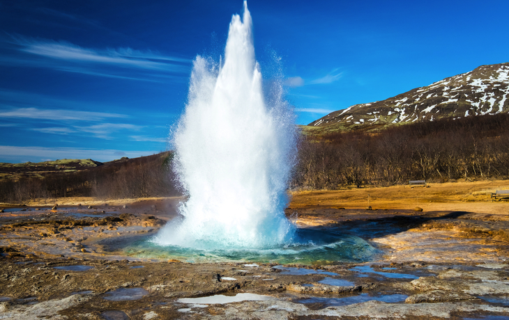 Eruption des Strokkur-Geysirs auf Island