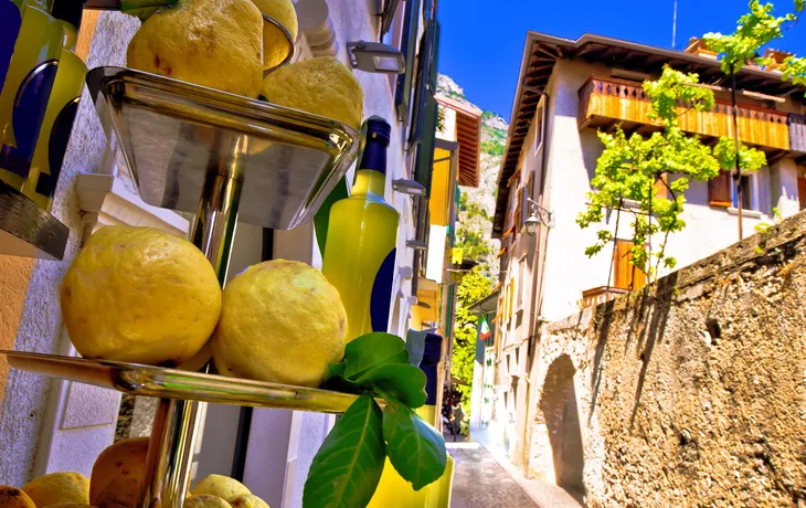 Limone sul Garda in der Lombardei am Gardasee, Italien