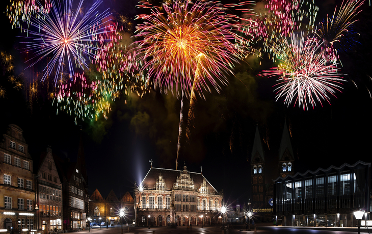 Feuerwerk auf dem Marktplatz in Bremen
