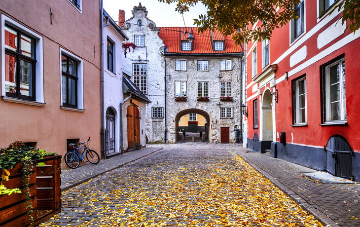 Gasse in der Altstadt von Riga in Lettland