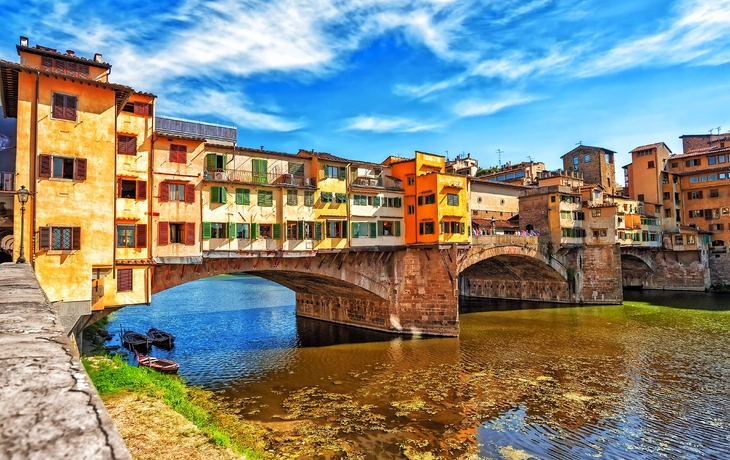 Ponte Vecchio über dem Fluss Arno in Florenz, Toskana
