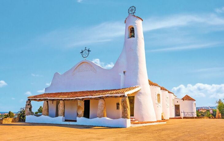 Kirche Stella Maris in Porto Cervo an der Costa Smeralda auf Sardinien, Italien