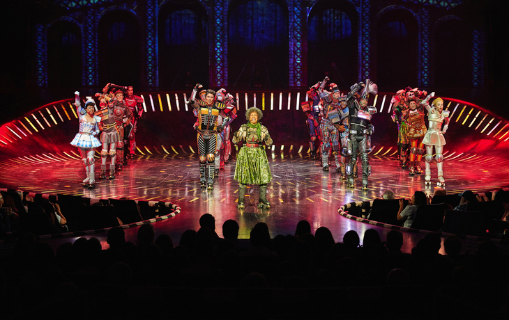 Dampflok Mama und Ensemble