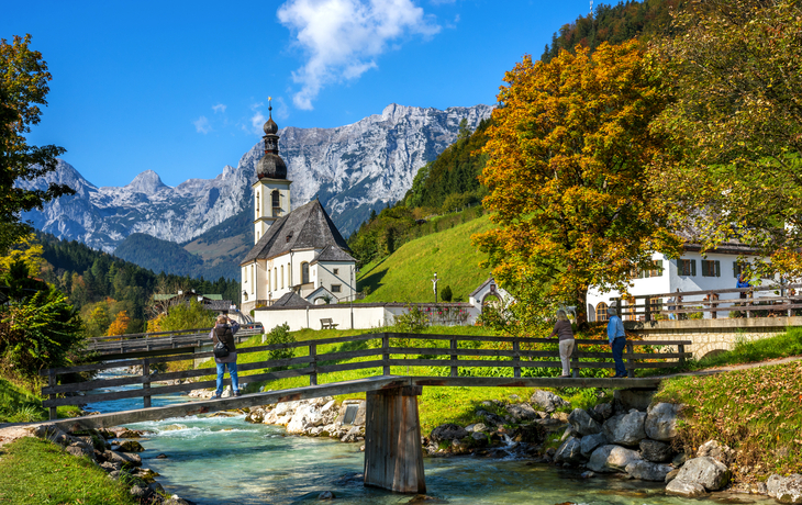 Idyllische Kirche in Ramsau vor Bergpanorama,Berchtesgaden,Deutschland,