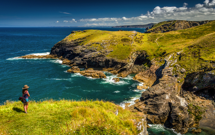 die Küste Cornwalls bei Tintagel Castle, Vereinigtes Königreich