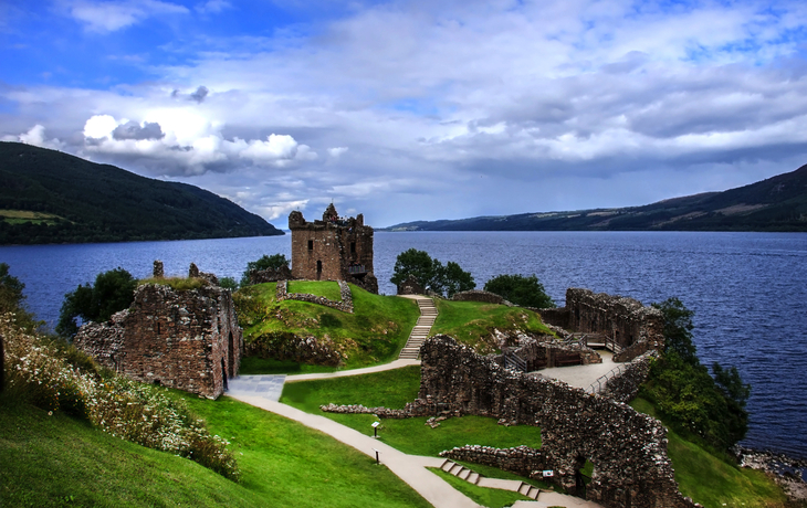 Urquhart Castle - eine am Loch Ness gelegene Burgruine in Schottland, Vereinigtes Königreich