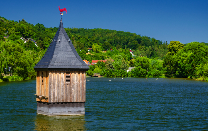 Kirche im See nahe Waldeck im Reiherbach-Vorstaubecken des Edersees, Deutschland
