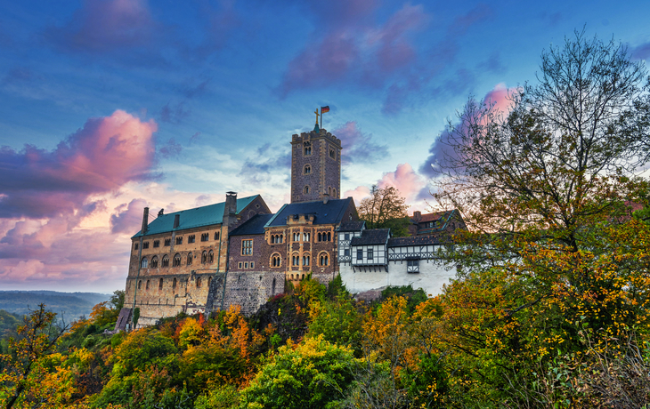 Panoramablick auf die Wartburg im Thüringer Wald bei Eisenach