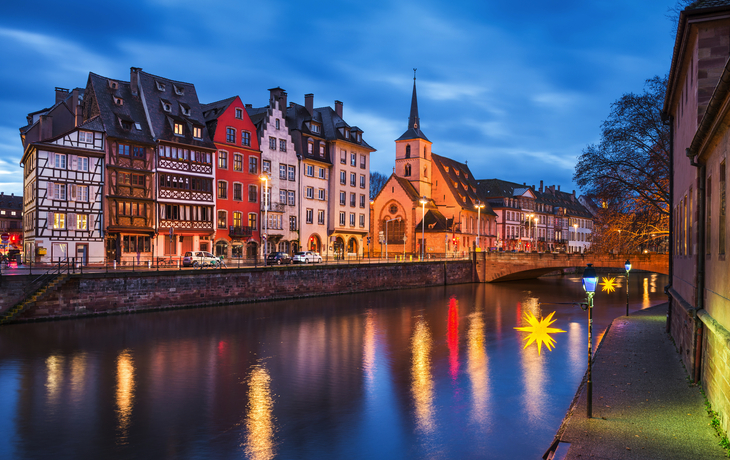 Altstadt von Straßburg zur Weihnachtszeit, Frankreich