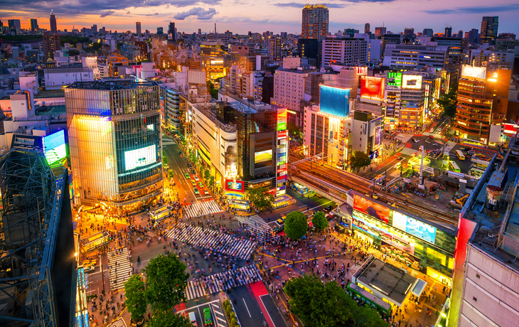 Shibuya-Kreuzung aus der Vogelperspektive in Tokio