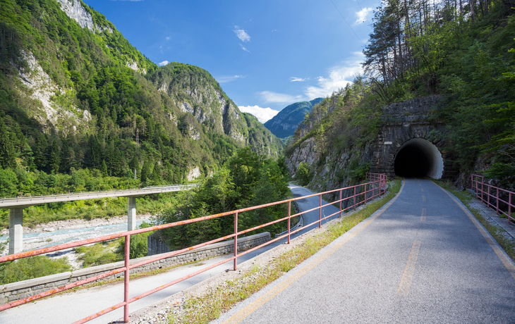 der Alpe Adria Radweg: von den Bergen Österreichs an die italienische Adria