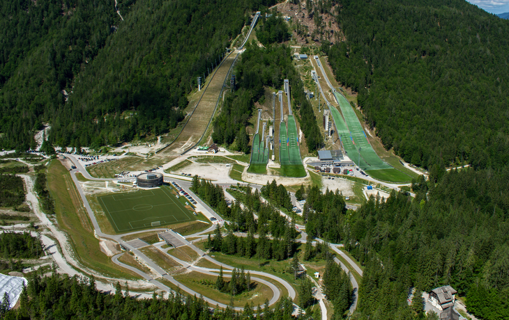 Planica, eingebettet in die Julischen Alpen in Slowenien, ist ein weltbekanntes Ziel für Skispringen und Wintersport