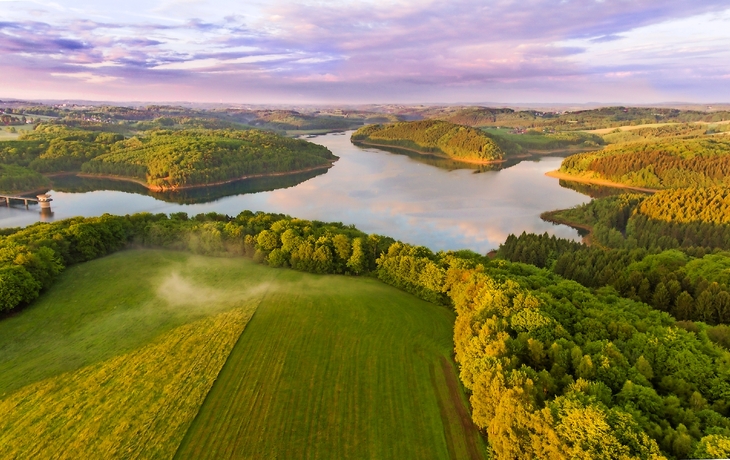 Abendstimmung über Talsperre