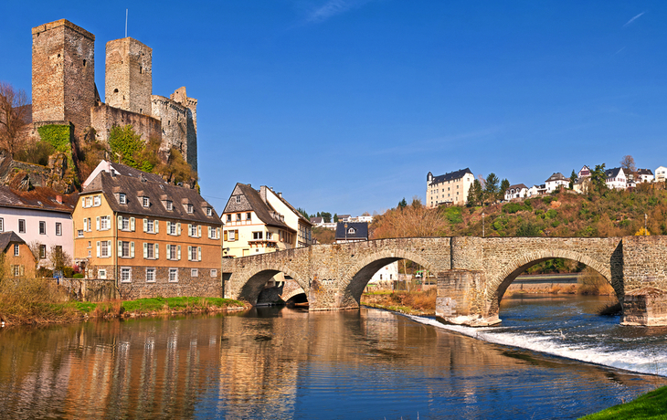 Runkel an der Lahn mit alter Brücke und Burgruine