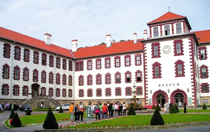 Hauptflügel mit Museumseingang