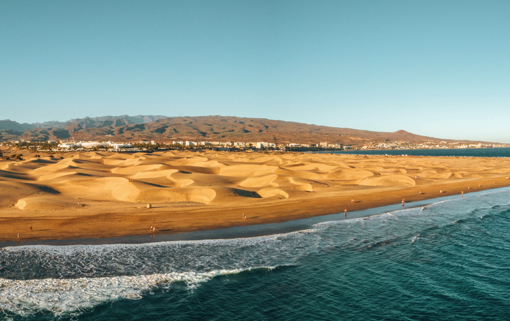 Luftaufnahme der Dünen von Maspalomas auf der Insel Gran Canaria