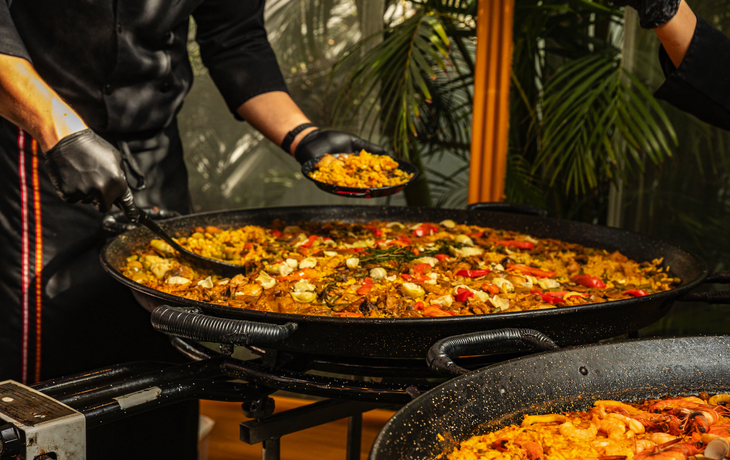 Spanische traditionelle Paella mit Meeresfrüchten