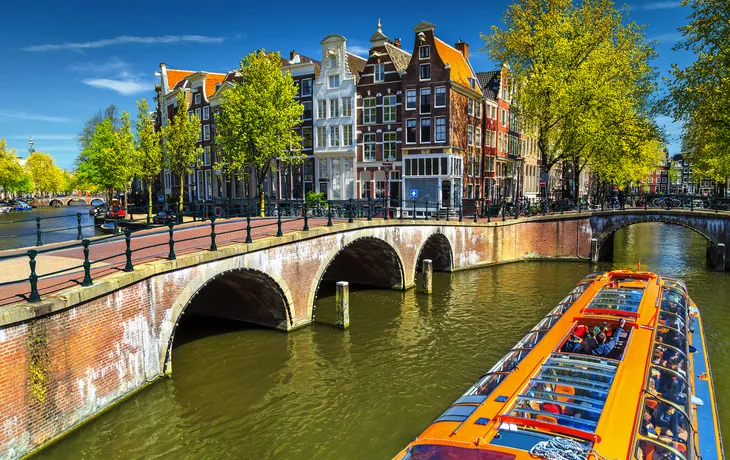 Amsterdamer Grachten in den Niederlanden