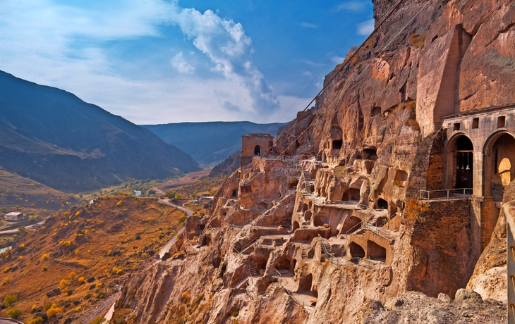 Die Felsenstadt von Wardzia in Georgia. Die Felsenstadt Vardzia in Georgia.