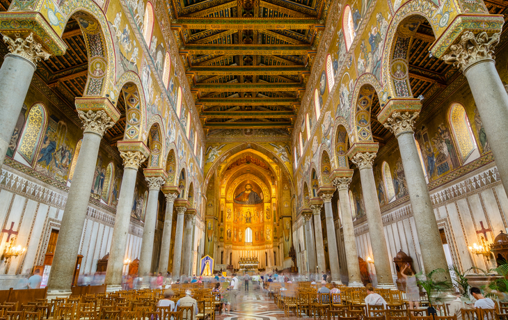 Innenraum der Kathedrale von Monreale auf Sizilien, Italien